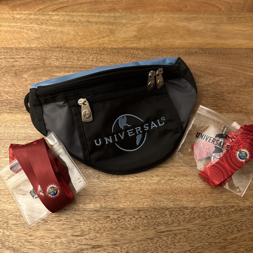 Universal Studios Fanny Pack 3 Zipper Compartments Amusement Park & (2) Lanyards